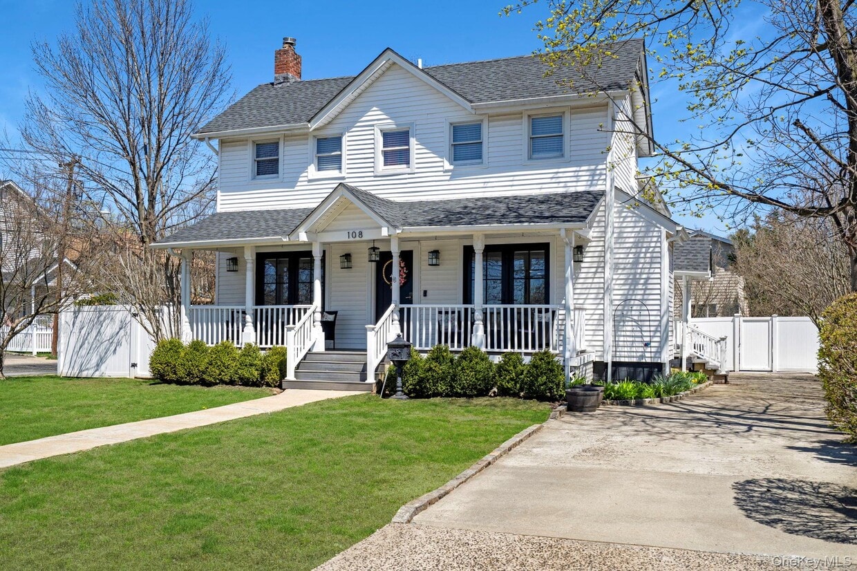 Primary Photo - 108 Sheridan Ave