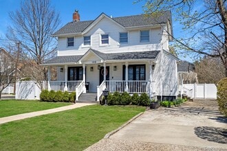 Building Photo - 108 Sheridan Ave Building Photo - 108 Sheridan Ave