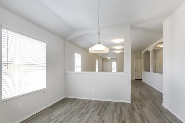 Building Photo - 302 Pronghorn Dr