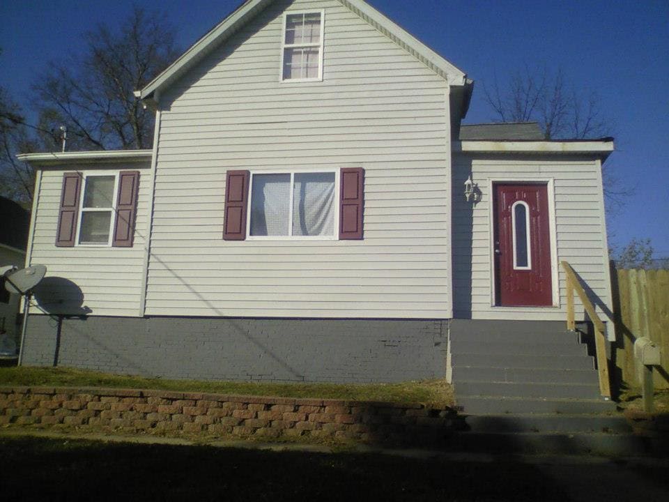 Primary Photo - 108 E Lincoln St