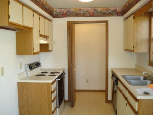 Foto del edificio - 3 Bed 2.5 Bath 2 Car Garage Split Duplex- Pets ok!