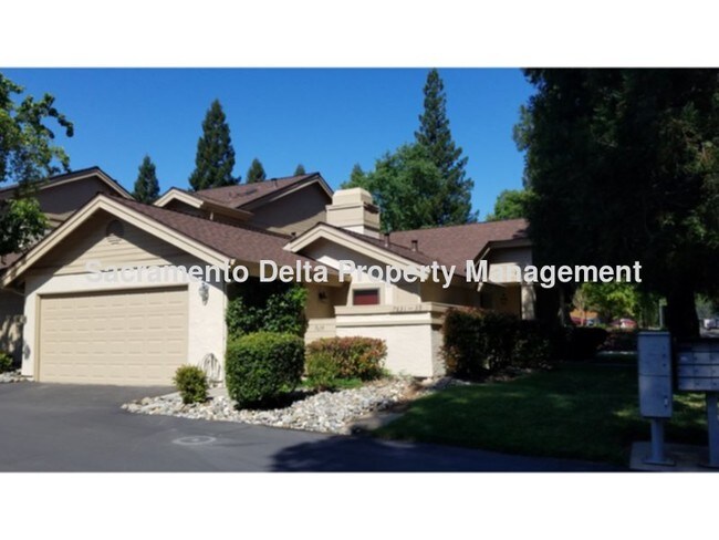 Foto del edificio - 7639 Creekridge Ln