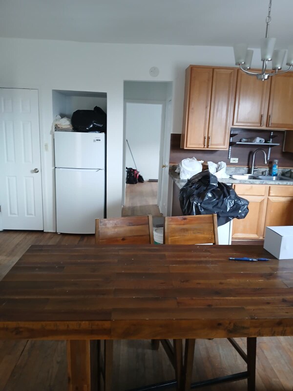 Building Photo - 3022 W Wilson Ave