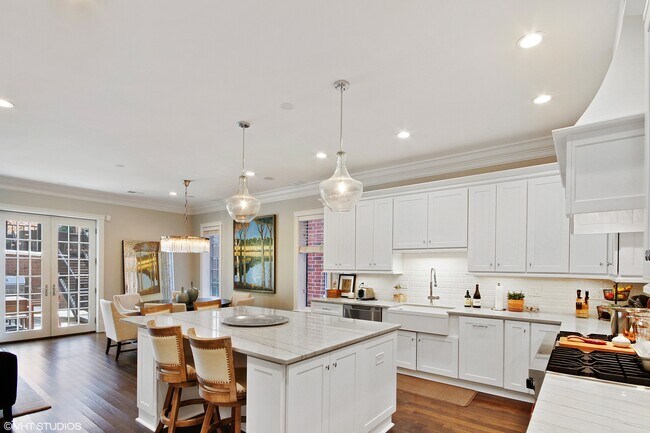 Foto del edificio - 1729 N Marshfield Ave