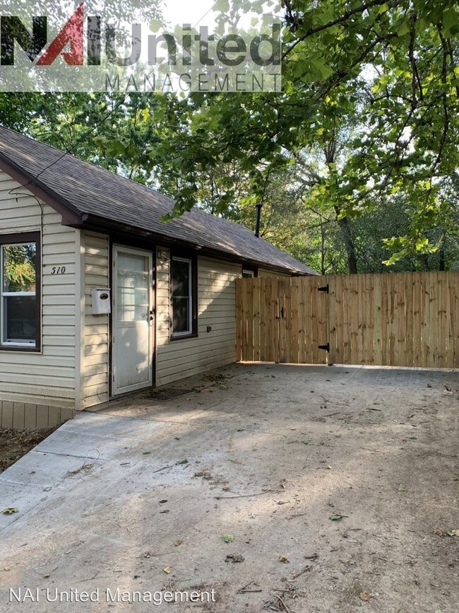 Building Photo - 2 br, 1 bath House - 510 Collins St