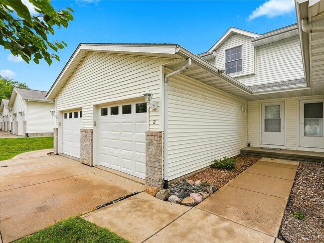 Foto del edificio - 660 Magnolia Ln