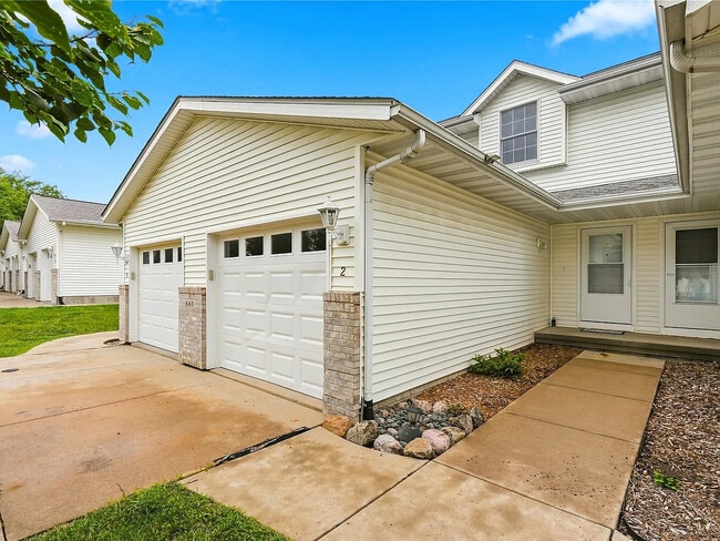 Building Photo - 660 Magnolia Ln