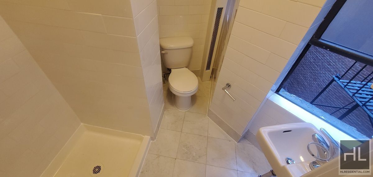 Building Photo - NO FEE One Bed in Little Italy! Won't Stay...