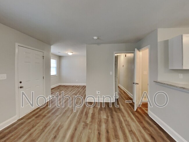 Foto del edificio - 1135 Regis Rd SE