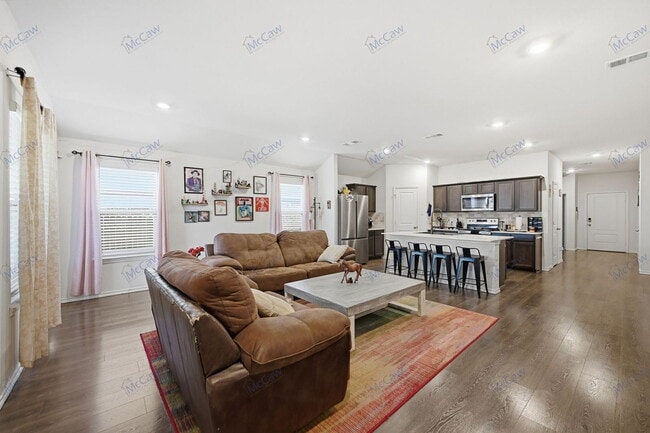 Foto del edificio - 1212 Briar Hl Dr