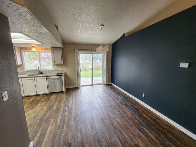 Foto del edificio - Updated 3 bedroom