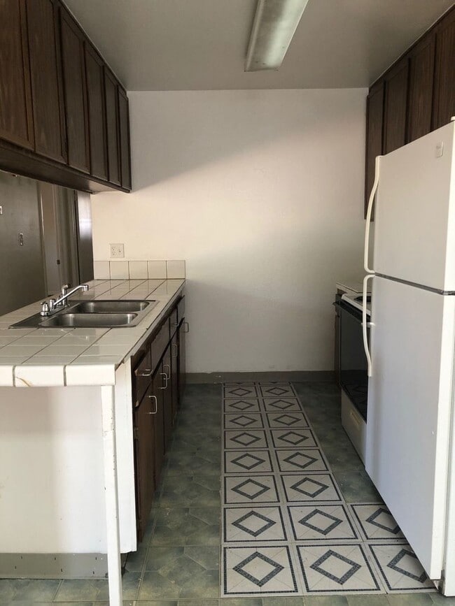 Building Photo - 2 bedroom 2 bath duplex