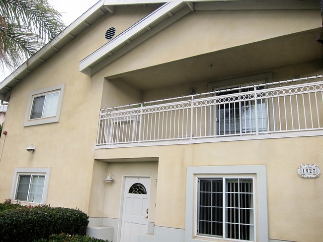Building Photo - 1927 Cloverfield Blvd