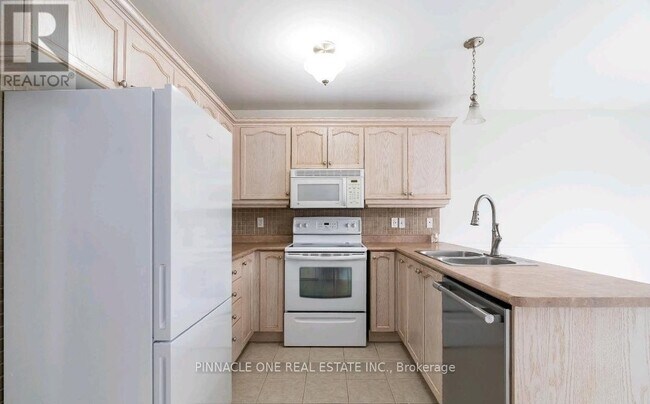 Building Photo - 251 Pringle Dr