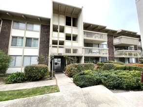 Building Photo - 6542 Ocean Crest Dr