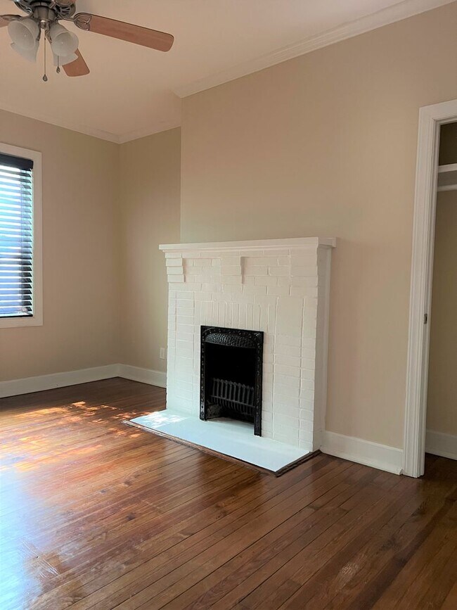 Building Photo - 308 E 40th St
