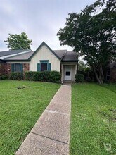 Building Photo - 815 Versailles St