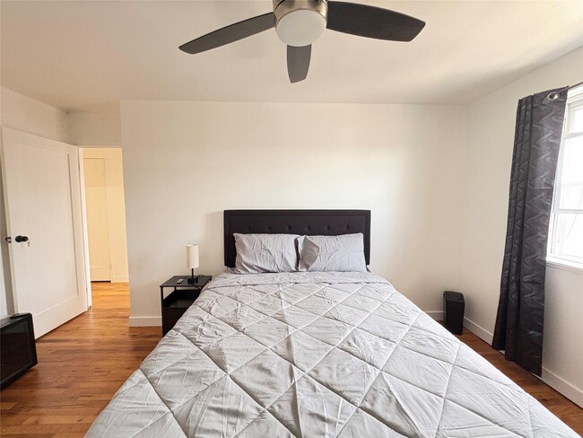 Foto del edificio - 1041 E 80th St