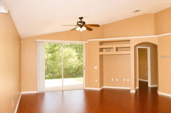 Building Photo - 145 Thornbury Dr