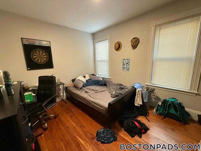 Building Photo - 108 Buttonwood St