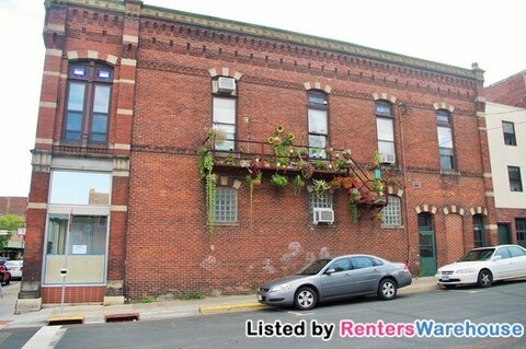 Primary Photo - 231 Commercial St