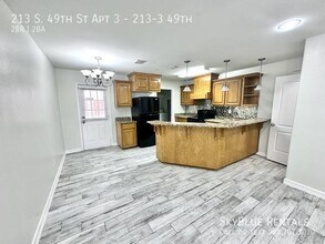 Building Photo - 213 S 49th St