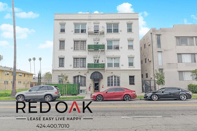 Foto del edificio - NOW PRE-LEASING! Charming Studio with Tons...