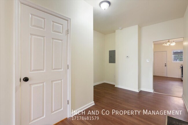 Foto del edificio - Four Bedroom Beauty in uptown Harrisburg