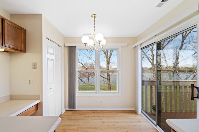 Foto del edificio - 1282 N Streamwood Ln
