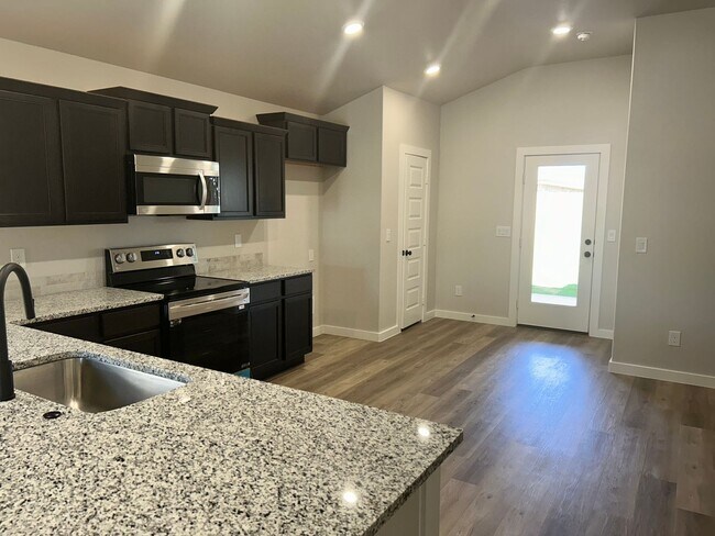 Foto del edificio - 3 bed 2 bath - Frenship ISD