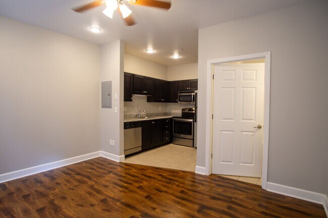 Building Photo - Ground Floor Studio with Contemporary Styl...