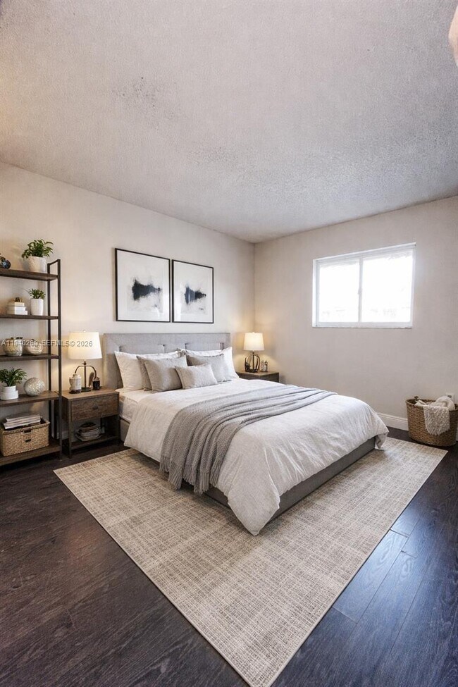 Foto del edificio - 560 NW 82nd Pl