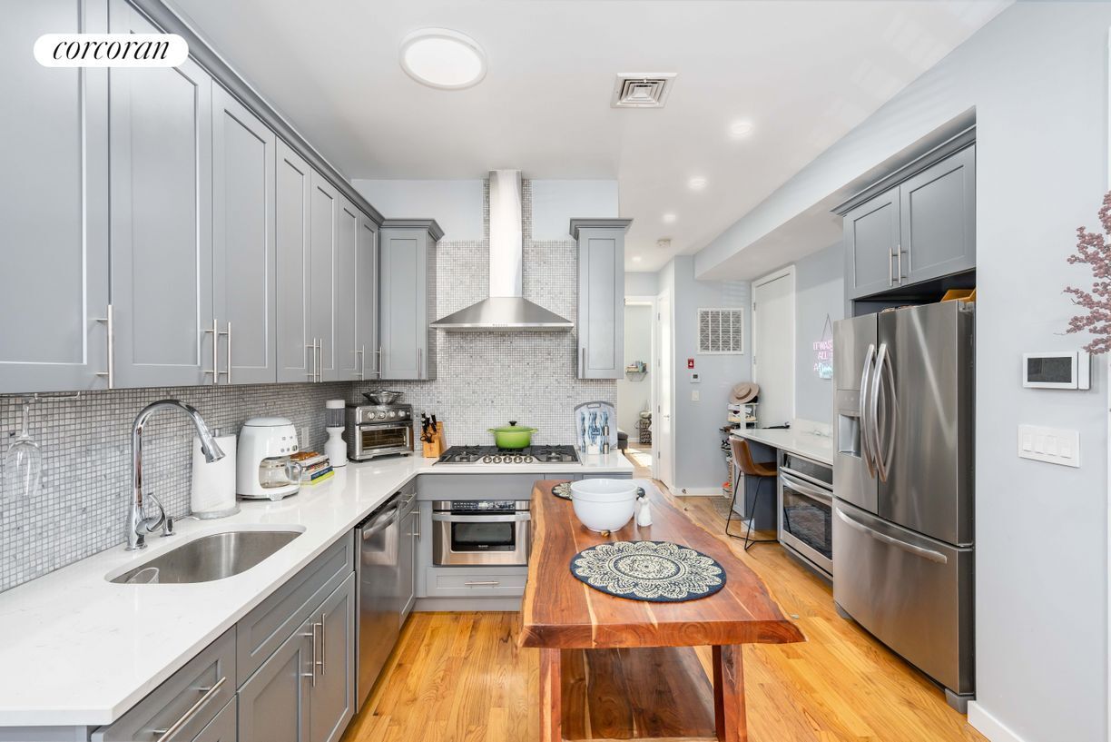 Foto principal - 680 Macon St