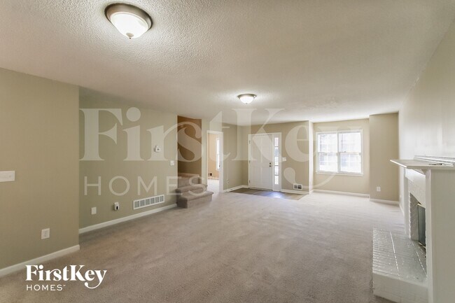 Foto del edificio - 130 Whisperwood Ln