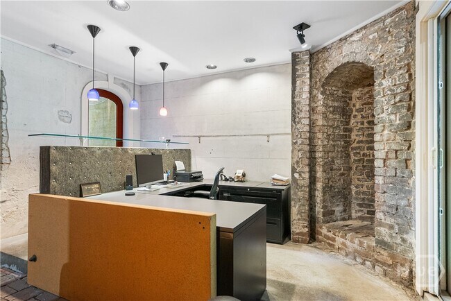 Foto del edificio - 216 E Gaston St