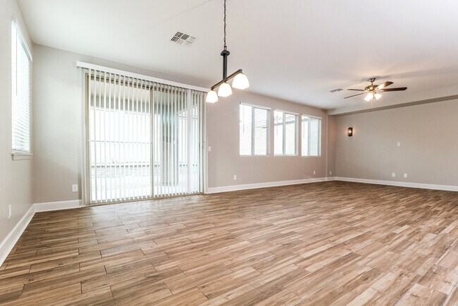 Building Photo - 15862 W Desert Hills Dr