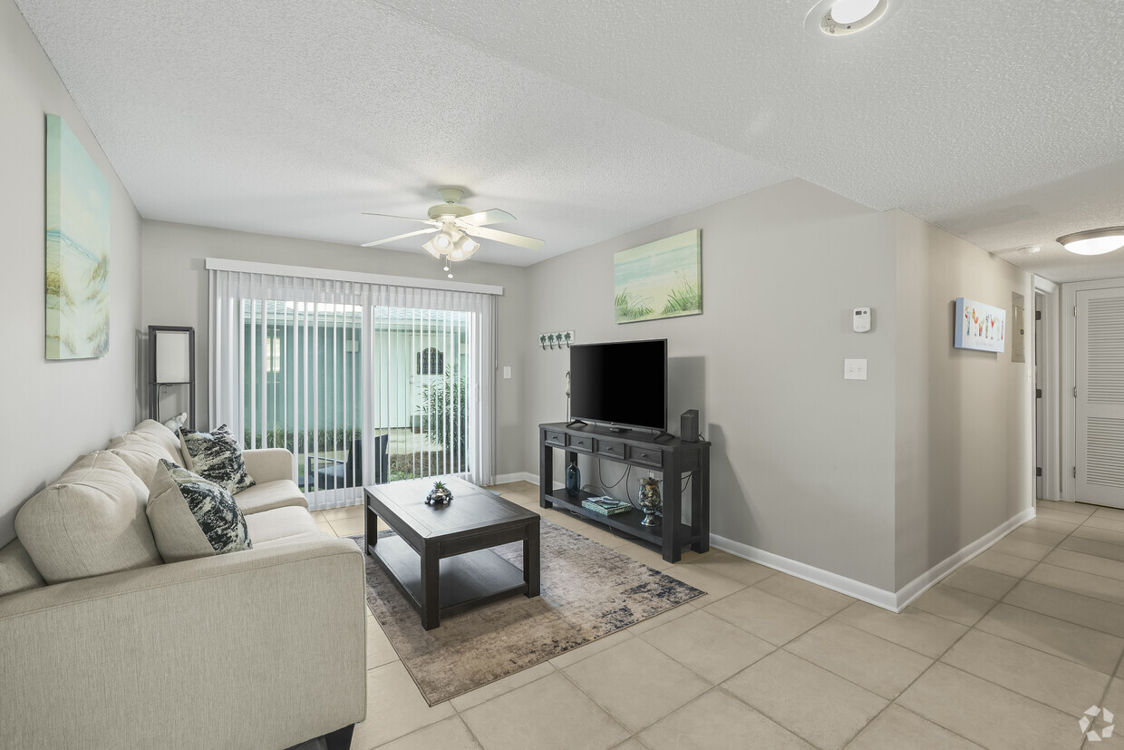 living room - Somerset Oceanside Apartments