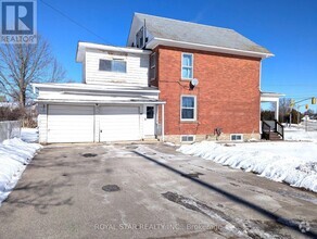 Building Photo - 196 Brockville St