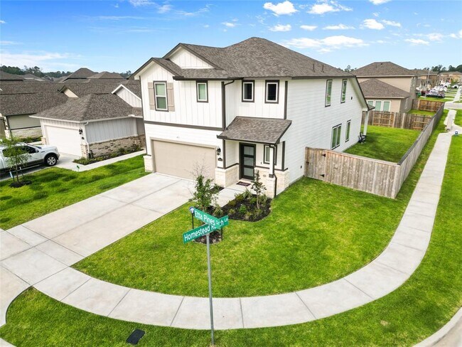 Building Photo - 18602 Etta Pnes Cir