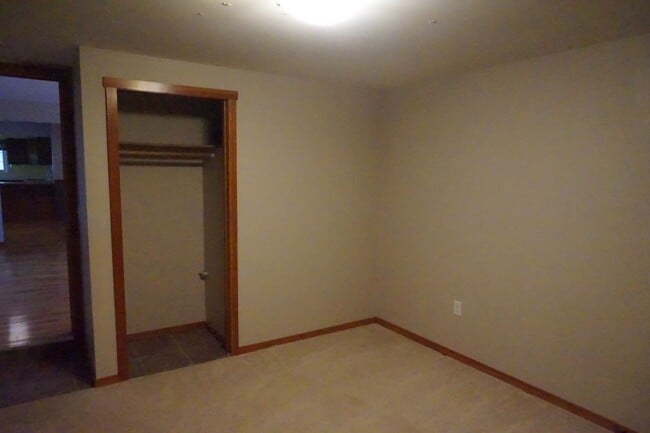 Foto del edificio - Large lot with room for a garden