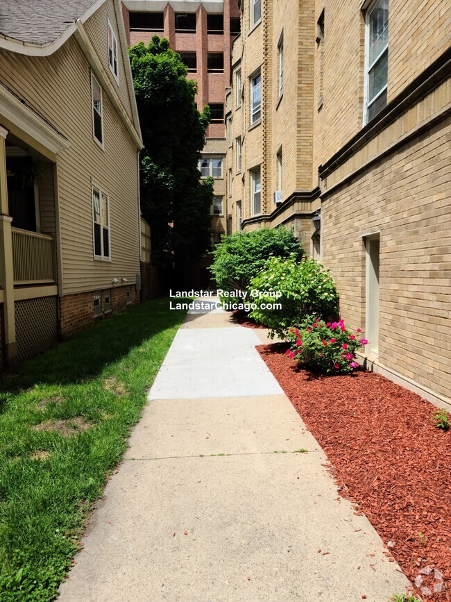 Building Photo - 4514 N Wolcott Ave