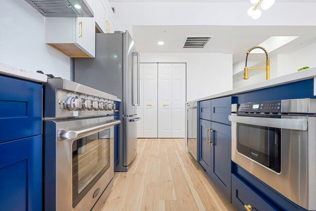 Building Photo - Lennox at West Village