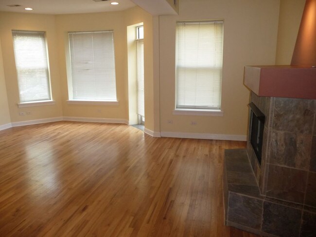 Foto del edificio - 4921 N Winthrop Ave