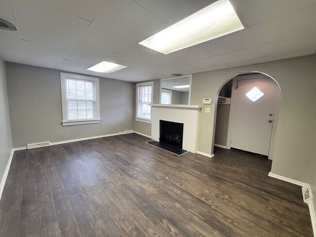 Building Photo - 3 Bedroom Full Brick Home Available for Immediate Rent!