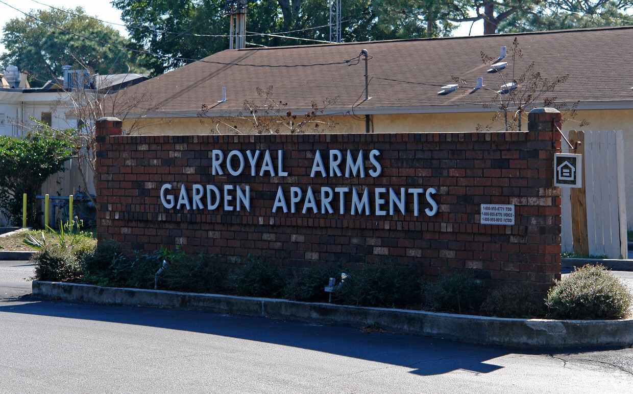 Foto del edificio - Royal Arms Garden Apartments