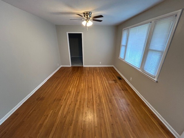 Building Photo - 1918 Pinehurst Dr