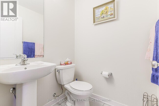 Building Photo - 73 Keelson St