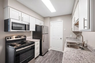 Building Photo - Woodland Creek Townhomes and Apartments