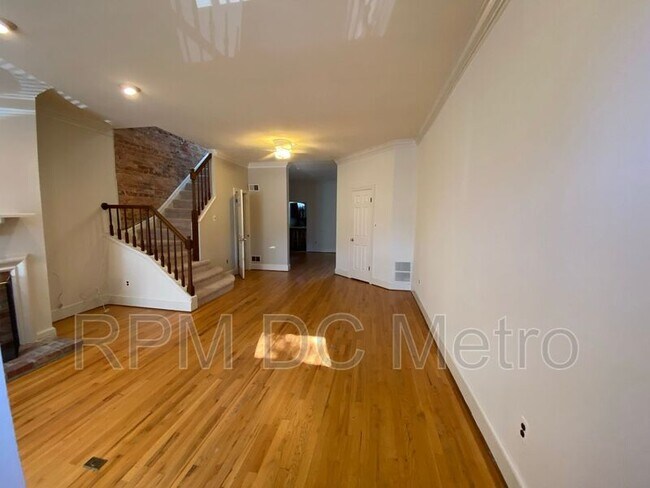 Foto del edificio - 514 E St NE