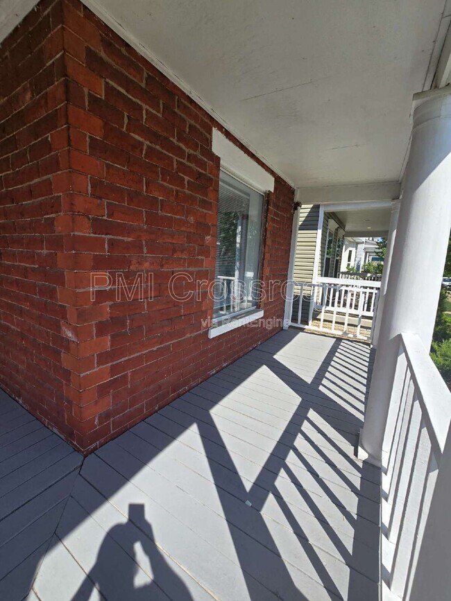 Foto del edificio - 153 S Cypress Ave